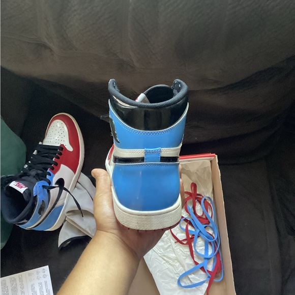 “Out with the old in with the New Savings

Air Jordan 1 From Chi to UNC - Picture 11 of 16